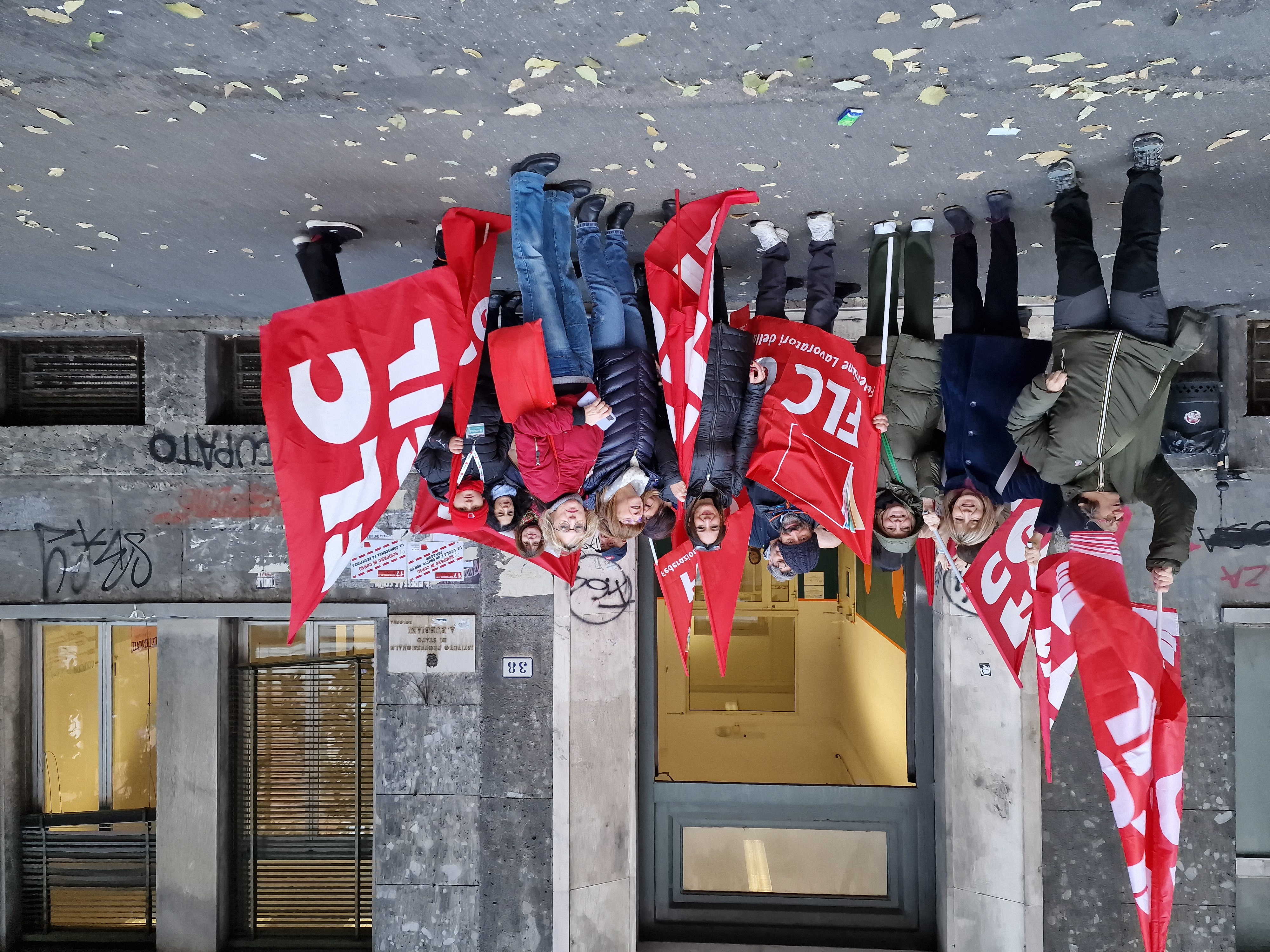 BASTA CON LO SFRUTTAMENTO DEGLI EDUCATORI SCOLASTICI