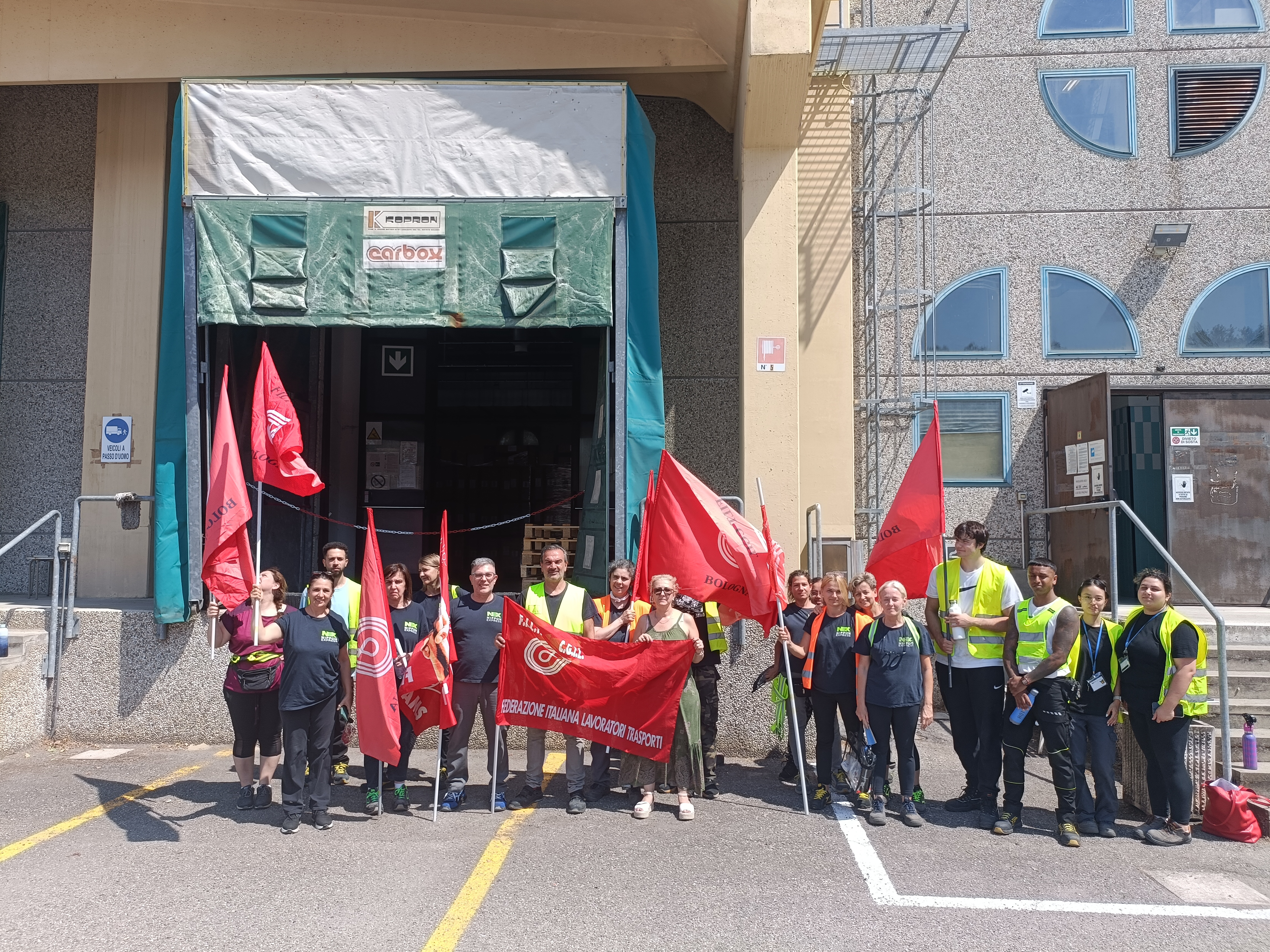 Rischio chiusura magazzino Nippon Express:    a sorpresa il marchio La Sportiva disdetta il contratto con la multinazionale giapponese  e i lavoratori rischiano il posto di lavoro