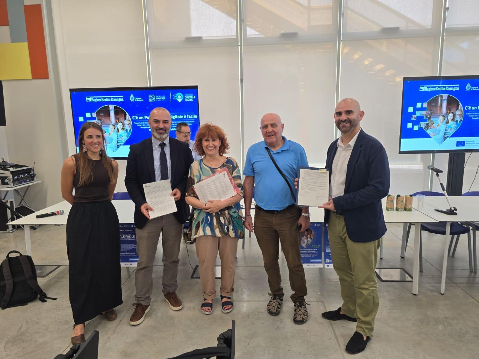  IN CASE di QUARTIERE NASCONO PUNTI DIGITALI per aiutare i più fragili 