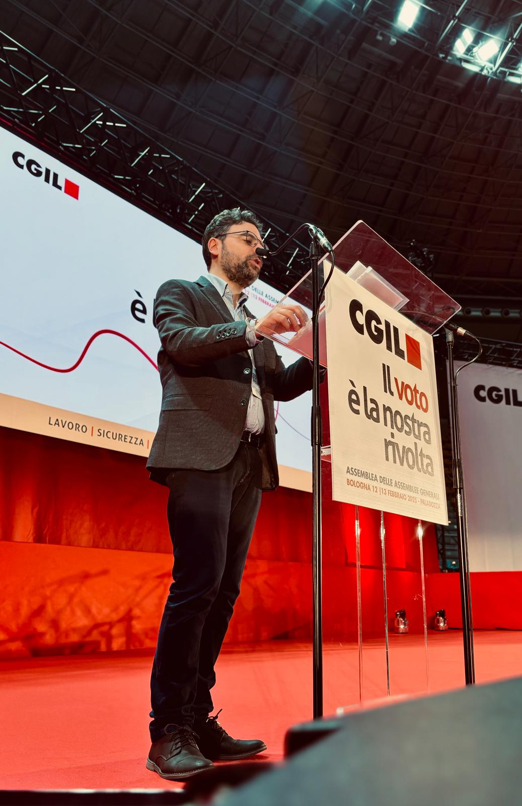 Il voto &egrave; la nostra rivolta. Per i cinque S&igrave; al Paladozza di Bologna!
