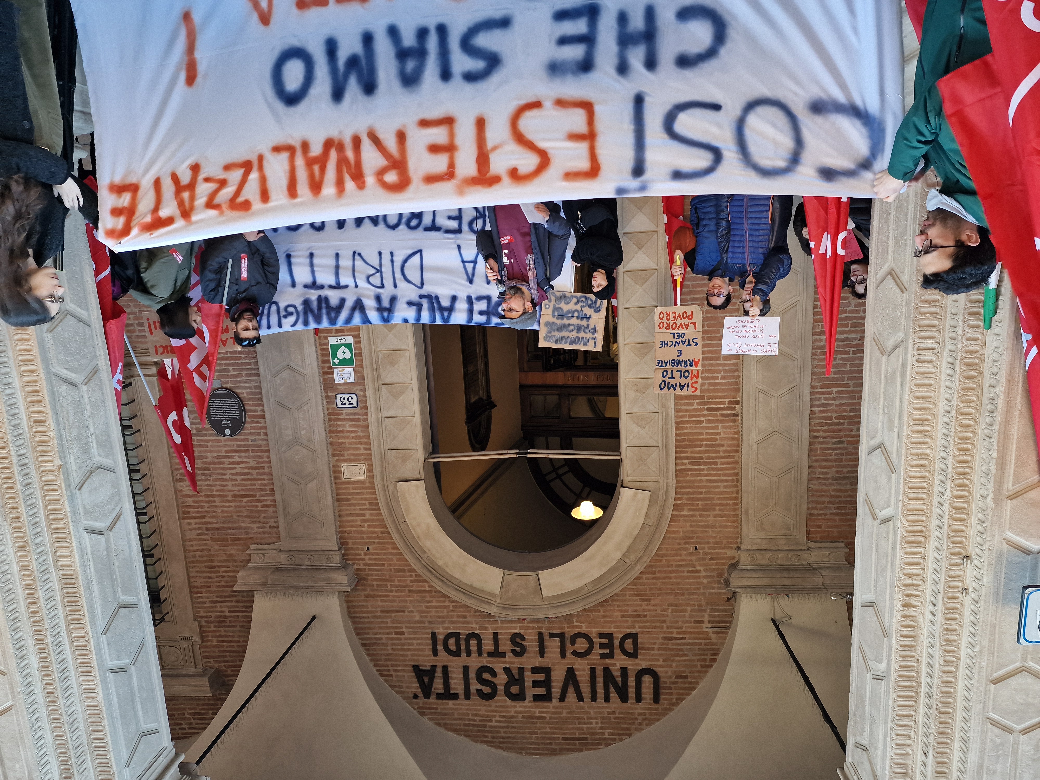 Lavoratori e lavoratrici in appalto di Macchine celibi in presidio davanti a Unibo: vogliamo stessi diritti per tutti!