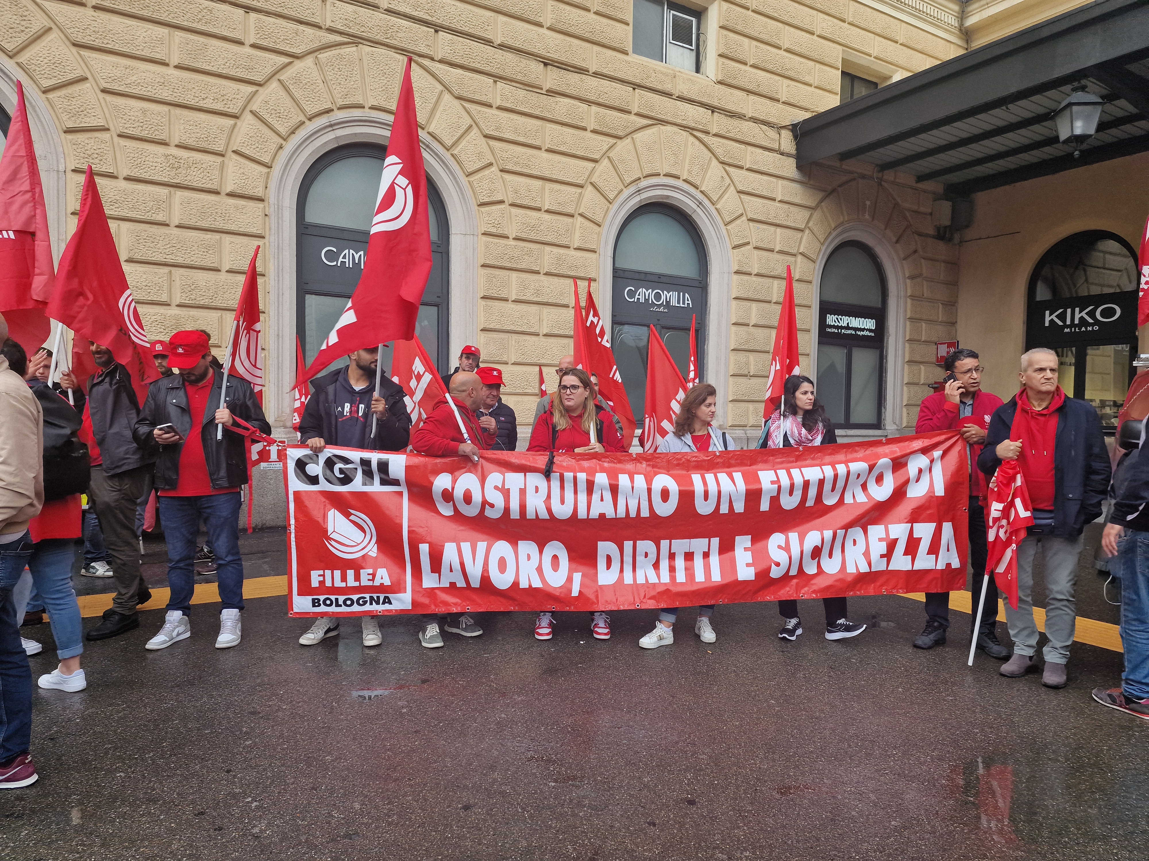 Tecnoform: le sorti dell’azienda e di 137 lavoratori appese a un filo, nel pomeriggio sciopero e presidio