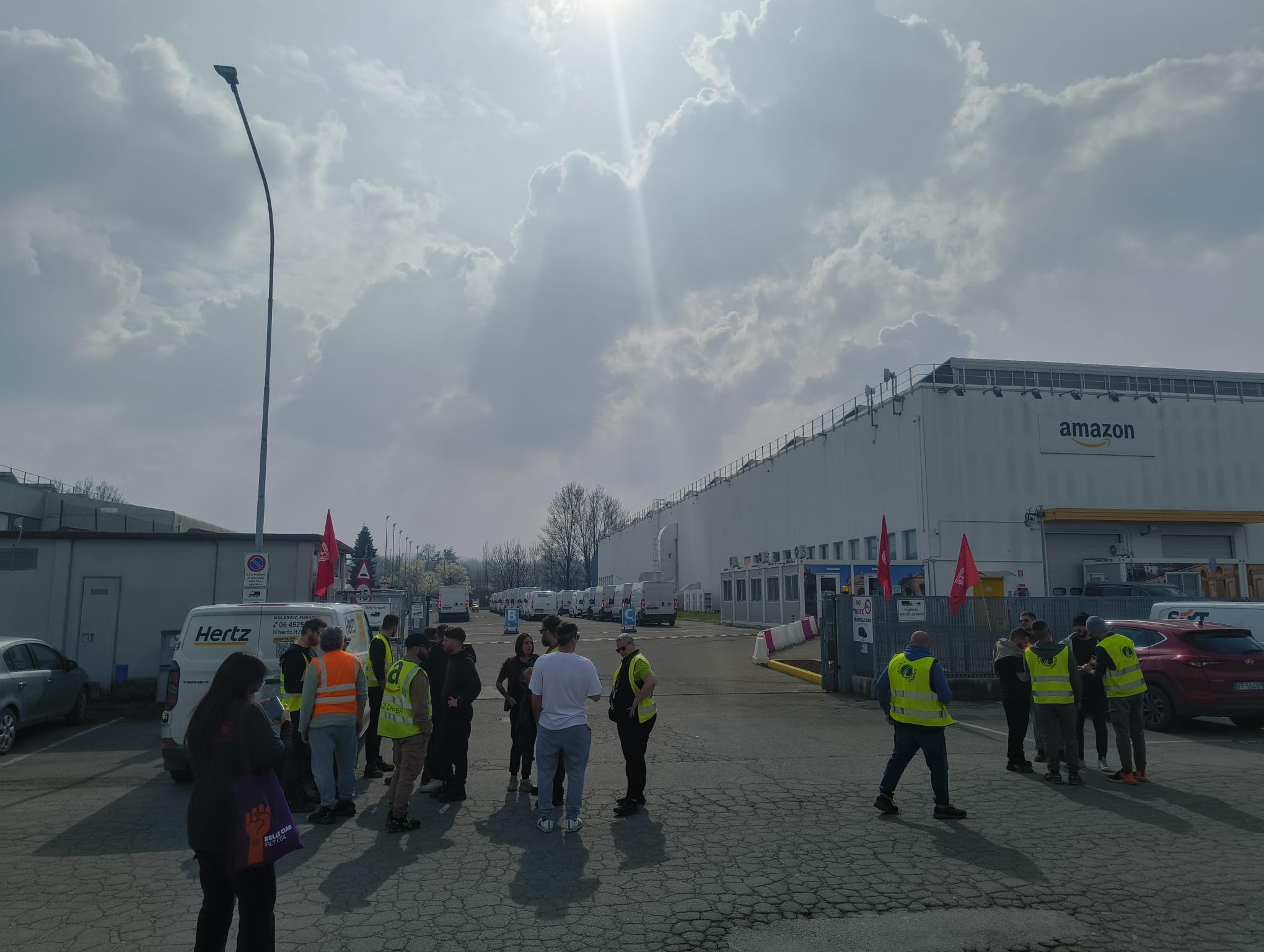 Sciopero degli autisti negli appalti Amazon di Bologna