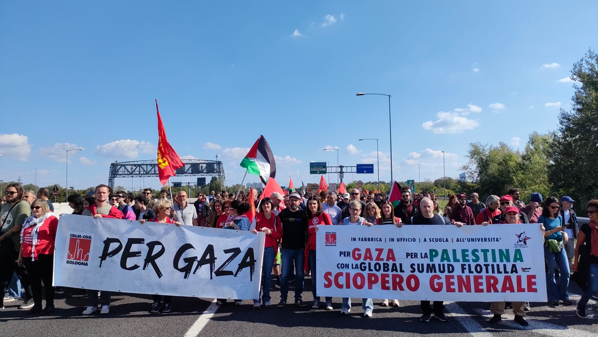 Grazie, è stata la più grande manifestazione che Bologna ricordi. Viva lo sciopero generale
